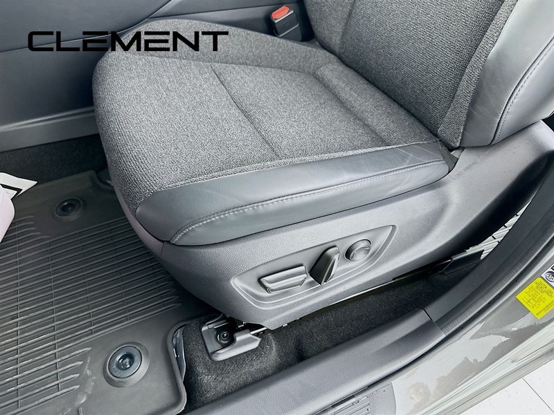 Toyota Crown Vehicle Image 28