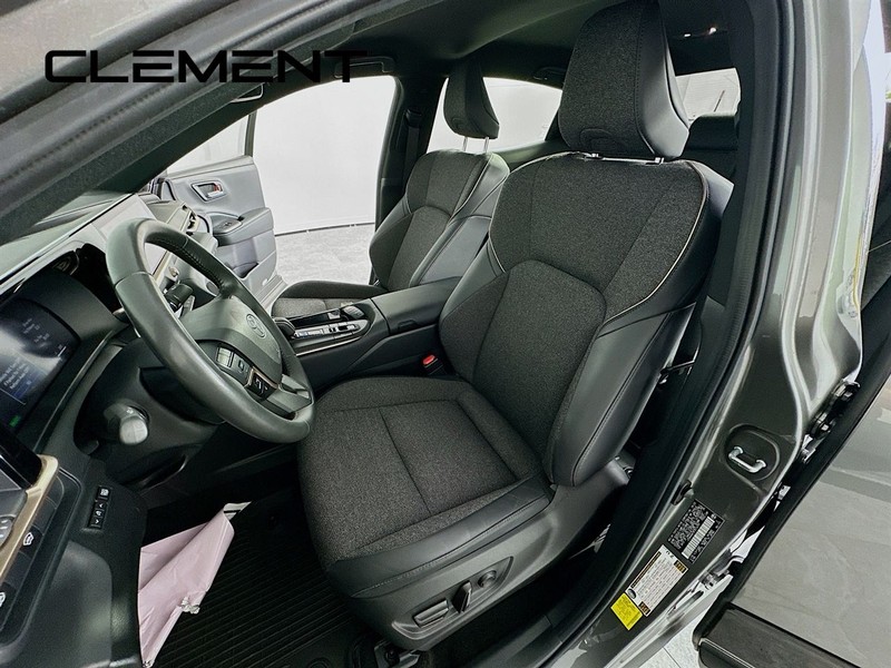 Toyota Crown Vehicle Image 29