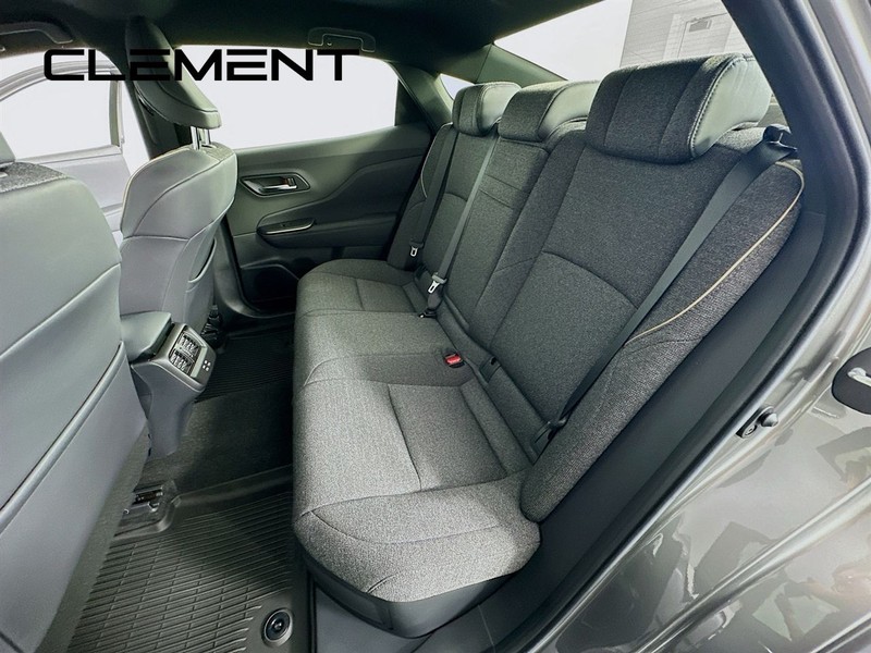 Toyota Crown Vehicle Image 31