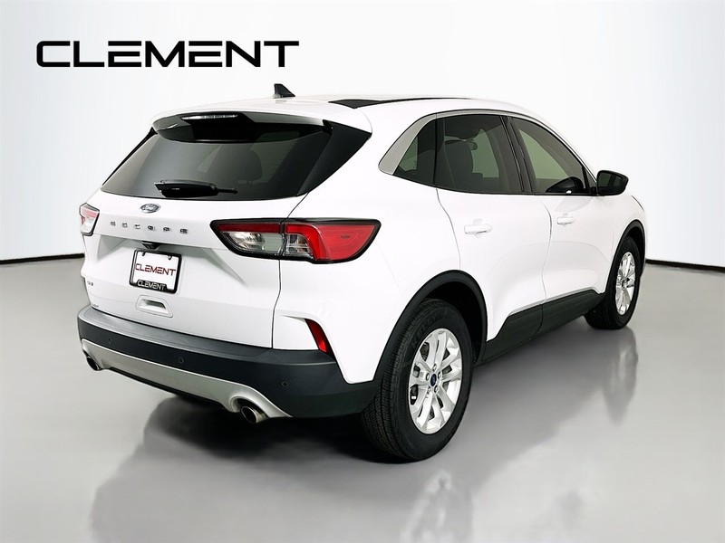 Ford Escape Vehicle Full-screen Gallery Image 7