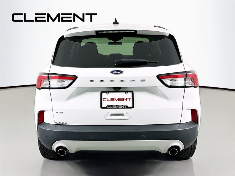 Ford Escape Vehicle Full-screen Gallery Image 8