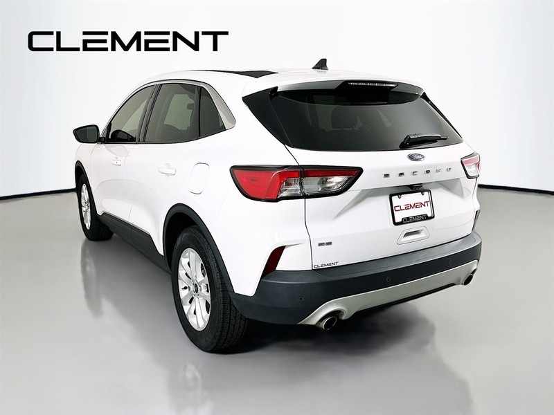 Ford Escape Vehicle Full-screen Gallery Image 10