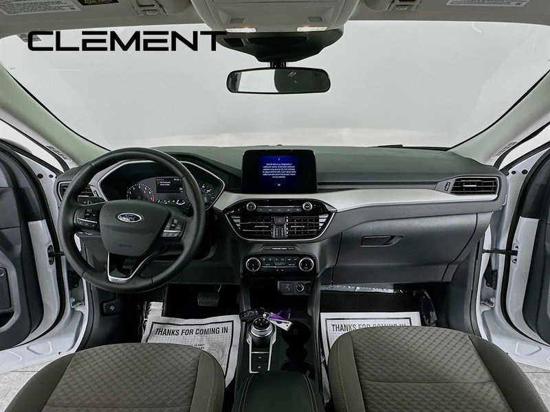 Ford Escape Vehicle Full-screen Gallery Image 12