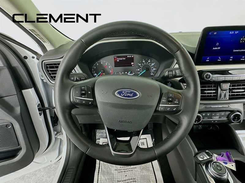 Ford Escape Vehicle Full-screen Gallery Image 15