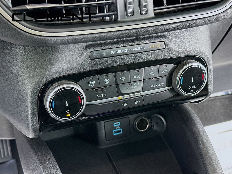 Ford Escape Vehicle Full-screen Gallery Image 22