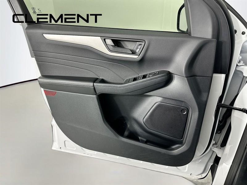 Ford Escape Vehicle Full-screen Gallery Image 26