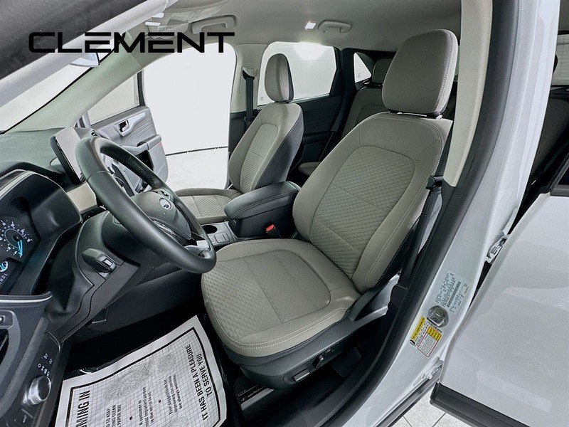 Ford Escape Vehicle Full-screen Gallery Image 28