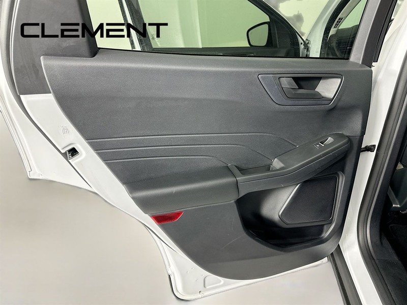 Ford Escape Vehicle Full-screen Gallery Image 29