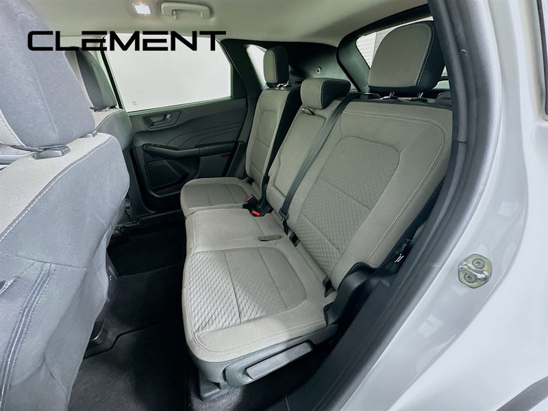 Ford Escape Vehicle Full-screen Gallery Image 30