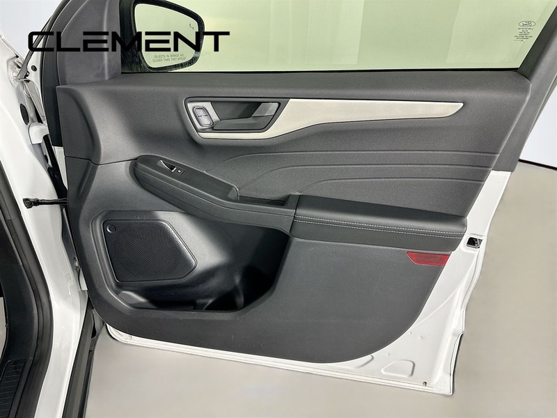 Ford Escape Vehicle Full-screen Gallery Image 33