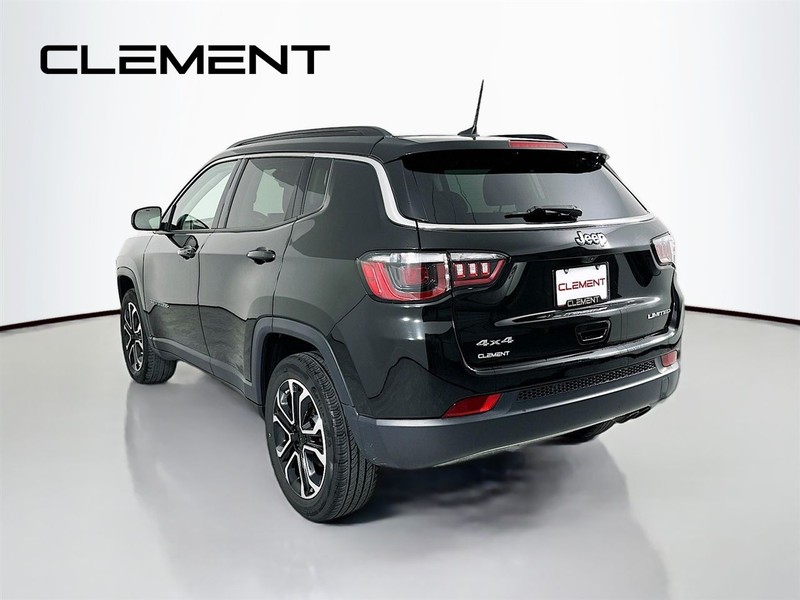 Jeep Compass Vehicle Full-screen Gallery Image 10