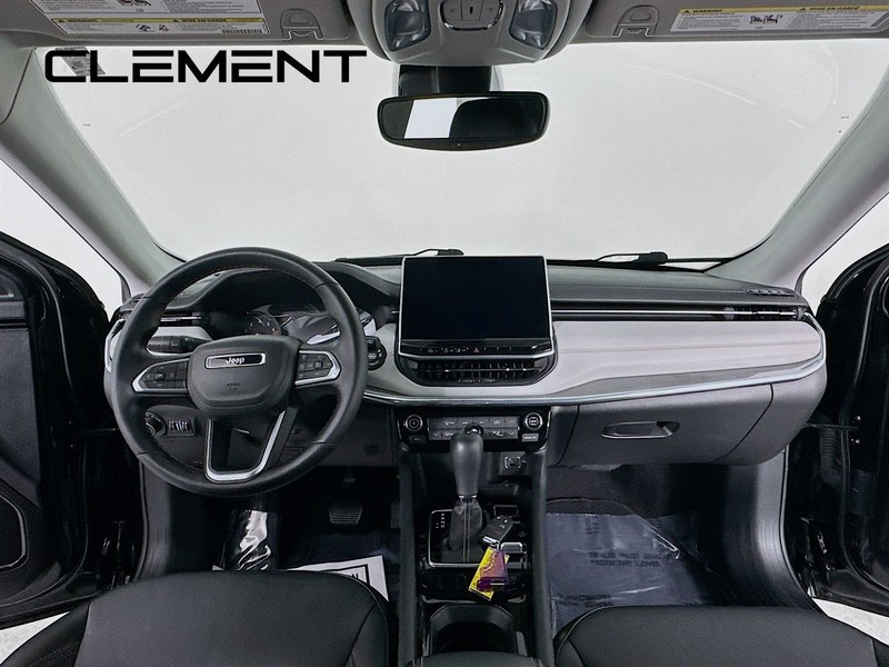 Jeep Compass Vehicle Full-screen Gallery Image 12