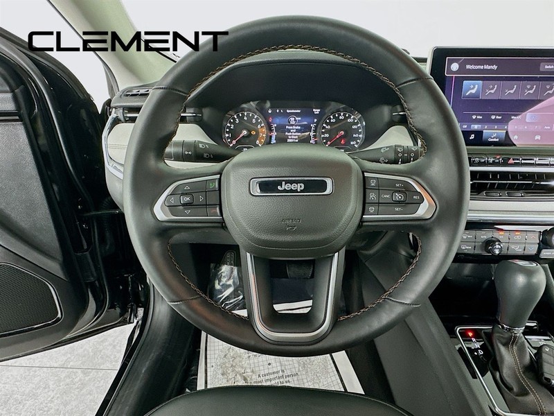 Jeep Compass Vehicle Full-screen Gallery Image 15