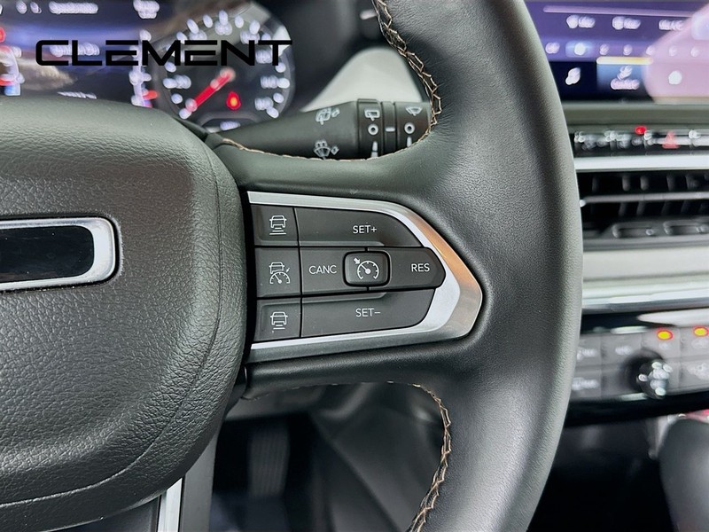 Jeep Compass Vehicle Full-screen Gallery Image 17