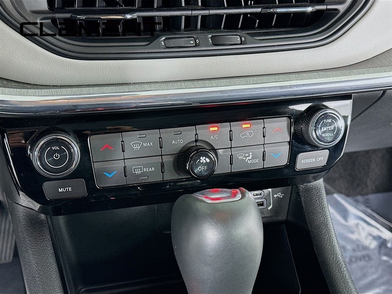 Jeep Compass Vehicle Full-screen Gallery Image 22