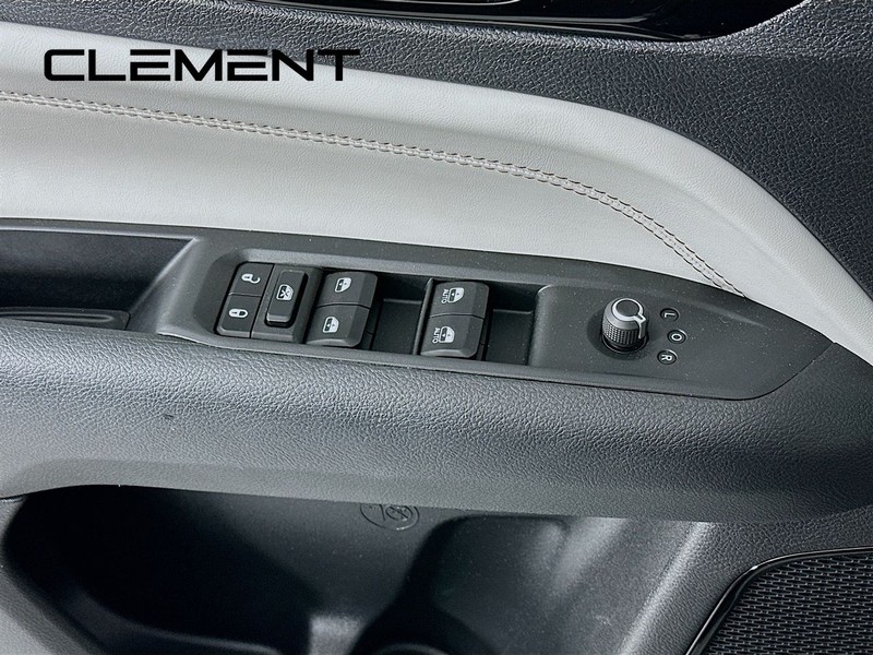 Jeep Compass Vehicle Full-screen Gallery Image 24