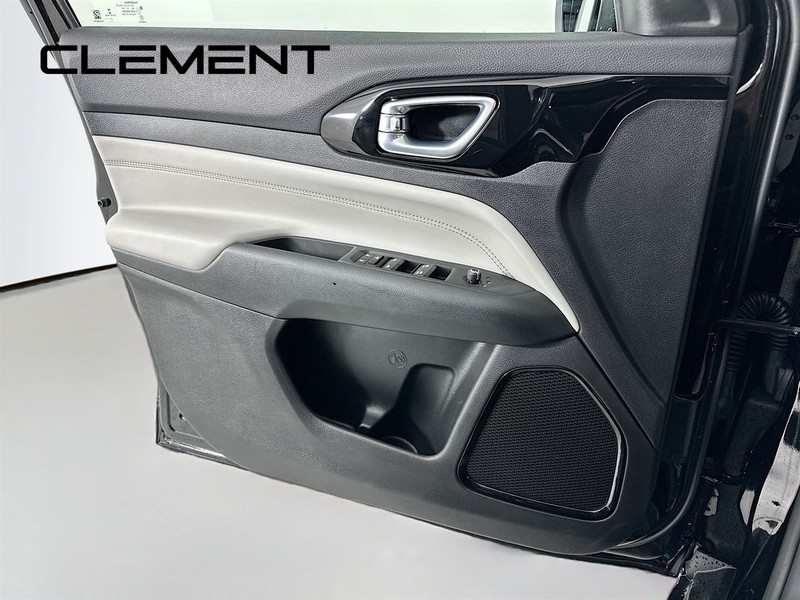 Jeep Compass Vehicle Full-screen Gallery Image 26