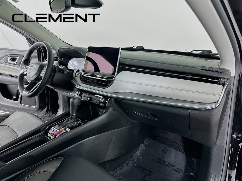 Jeep Compass Vehicle Full-screen Gallery Image 32