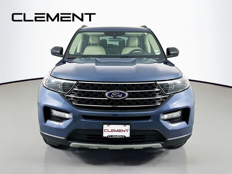 Ford Explorer Vehicle Full-screen Gallery Image 3