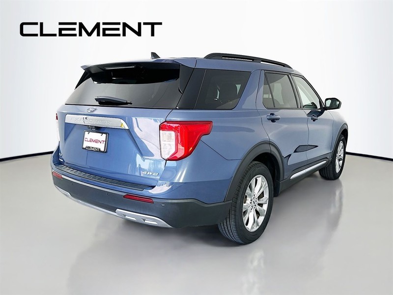 Ford Explorer Vehicle Full-screen Gallery Image 7