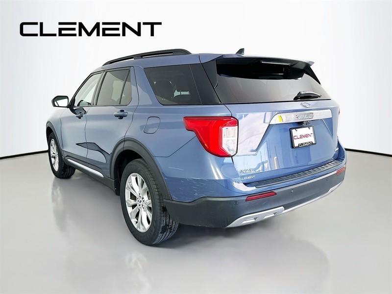 Ford Explorer Vehicle Full-screen Gallery Image 10