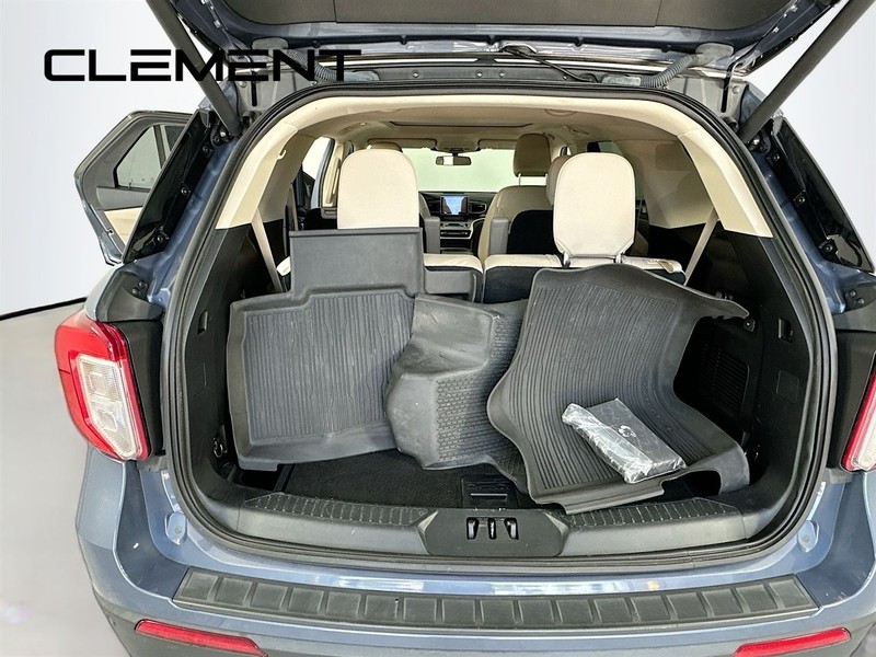 Ford Explorer Vehicle Full-screen Gallery Image 11