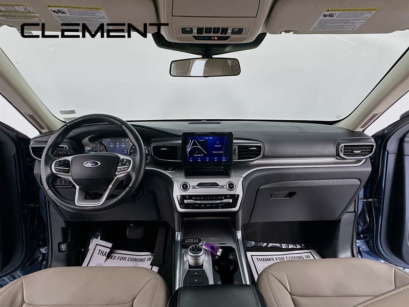Ford Explorer Vehicle Full-screen Gallery Image 12