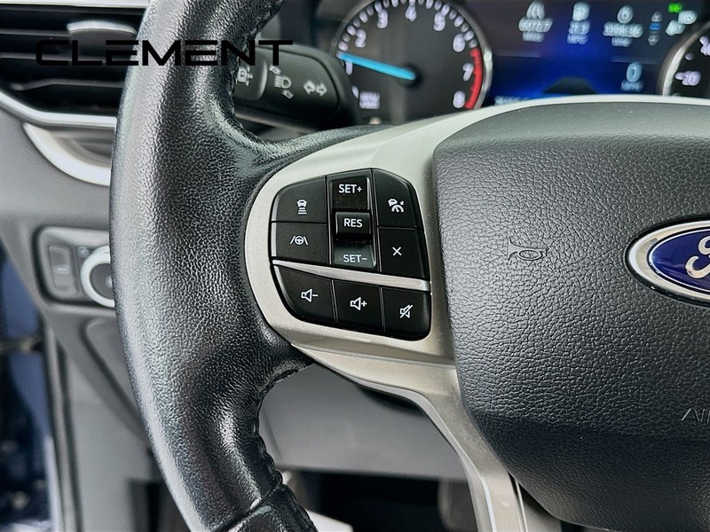 Ford Explorer Vehicle Full-screen Gallery Image 16