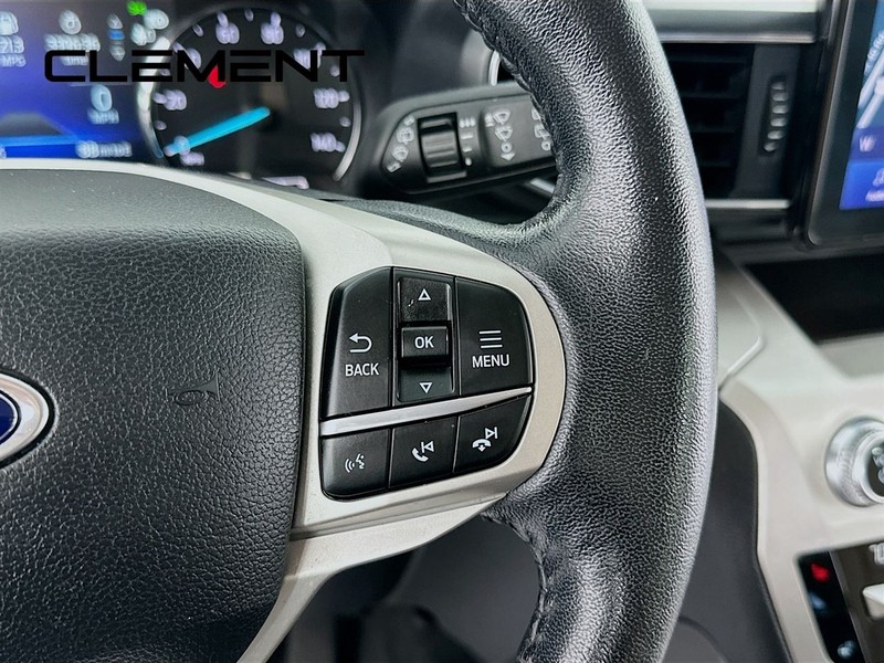 Ford Explorer Vehicle Full-screen Gallery Image 17