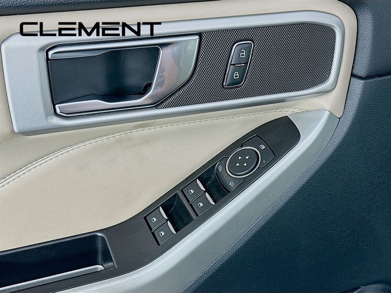 Ford Explorer Vehicle Full-screen Gallery Image 27