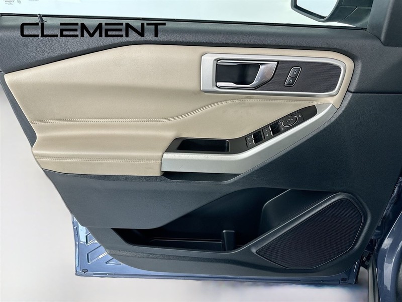 Ford Explorer Vehicle Full-screen Gallery Image 28