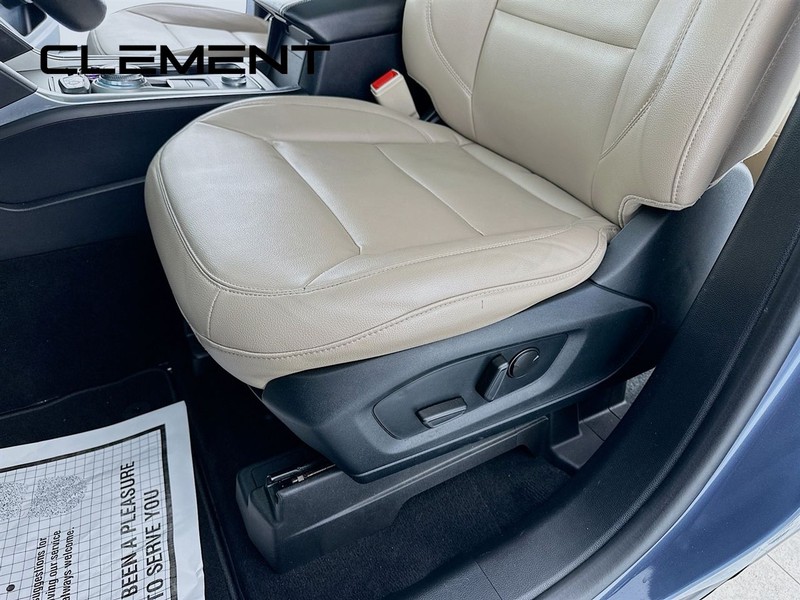 Ford Explorer Vehicle Full-screen Gallery Image 29