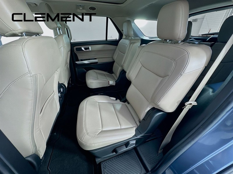 Ford Explorer Vehicle Full-screen Gallery Image 32