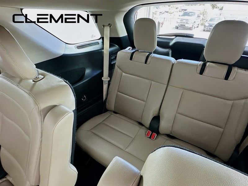 Ford Explorer Vehicle Full-screen Gallery Image 33