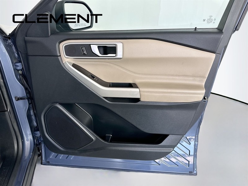 Ford Explorer Vehicle Full-screen Gallery Image 36