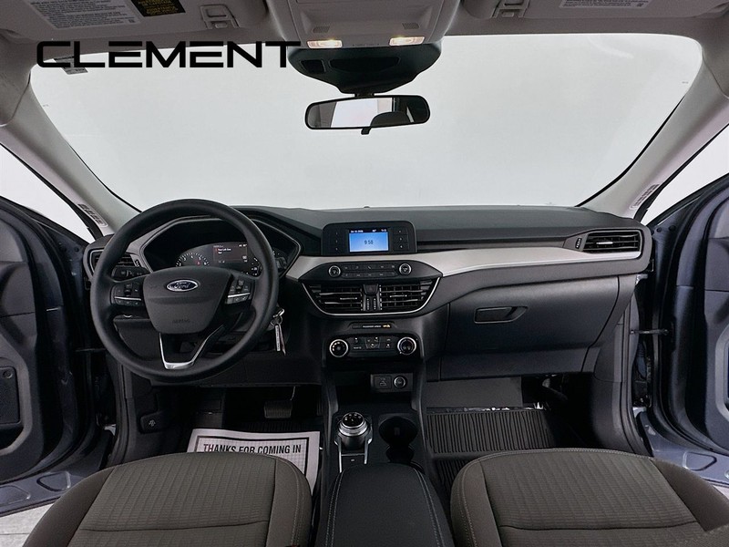 Ford Escape Vehicle Full-screen Gallery Image 12