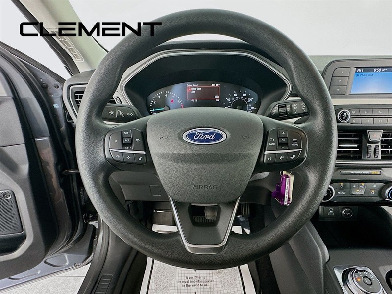 Ford Escape Vehicle Full-screen Gallery Image 15