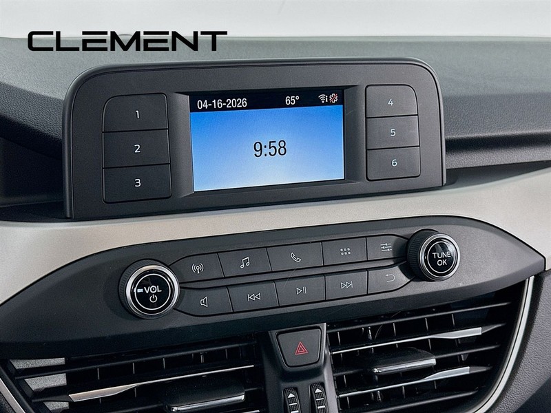 Ford Escape Vehicle Full-screen Gallery Image 19