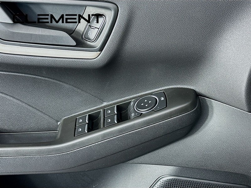 Ford Escape Vehicle Full-screen Gallery Image 24
