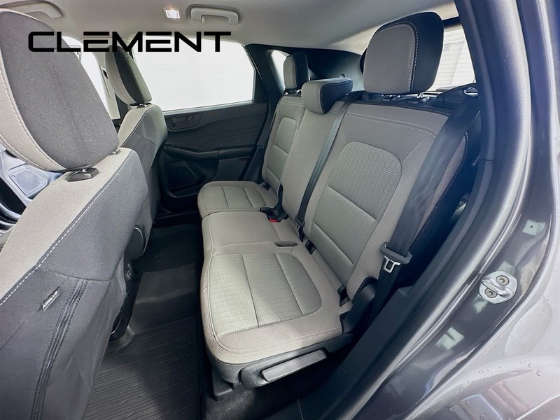 Ford Escape Vehicle Full-screen Gallery Image 30
