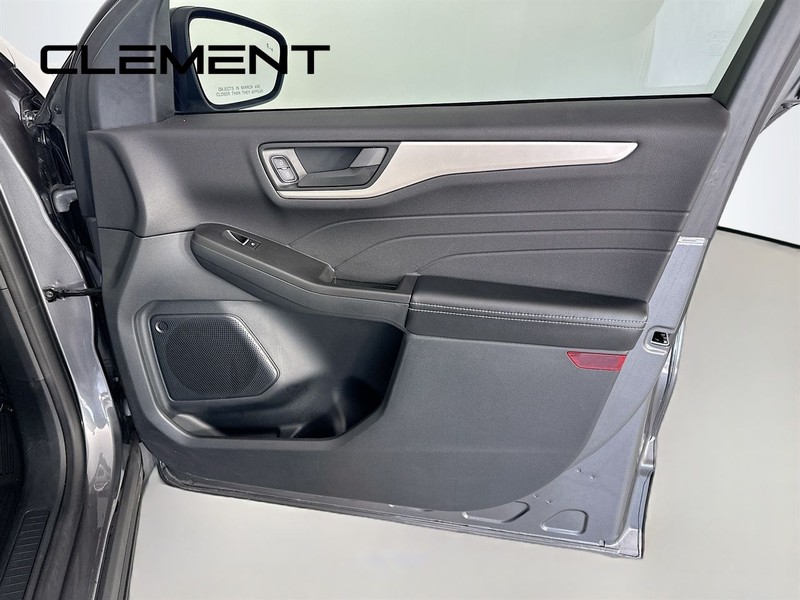 Ford Escape Vehicle Full-screen Gallery Image 33