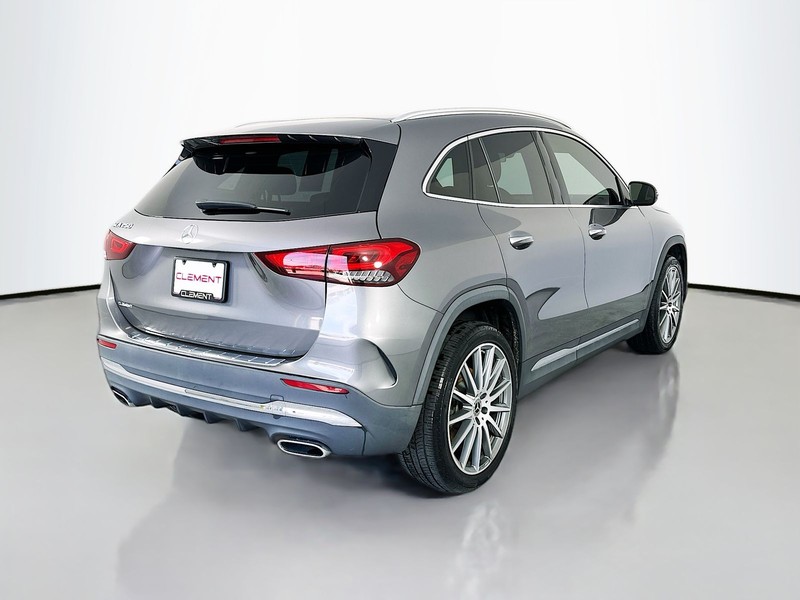 Mercedes-Benz GLA Vehicle Full-screen Gallery Image 5