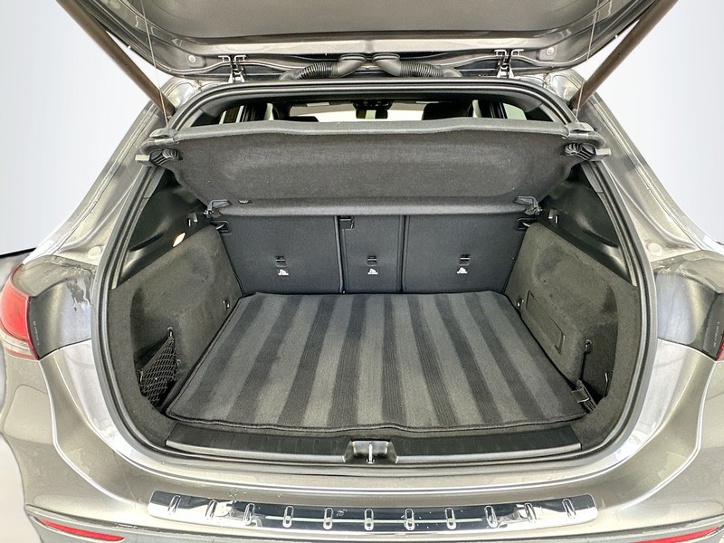 Mercedes-Benz GLA Vehicle Full-screen Gallery Image 8