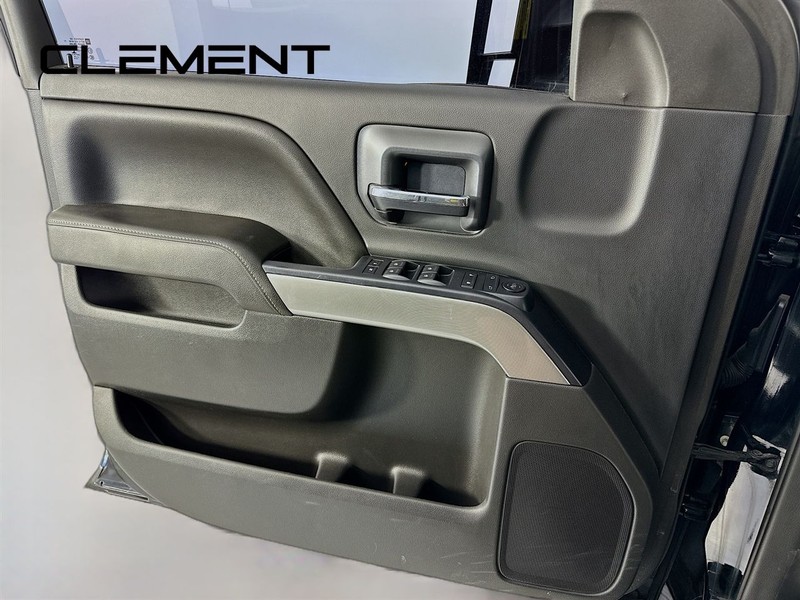 Chevrolet Silverado 1500 Vehicle Full-screen Gallery Image 23
