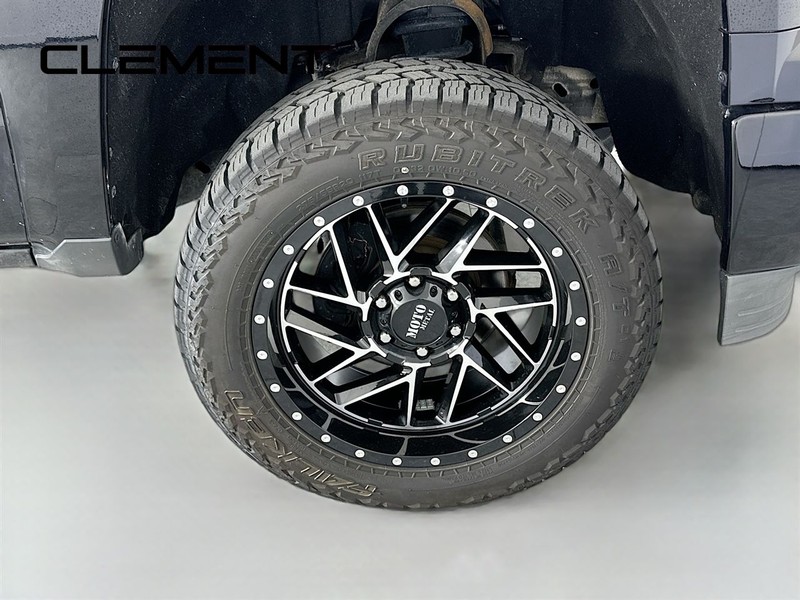 Chevrolet Silverado 1500 Vehicle Full-screen Gallery Image 32