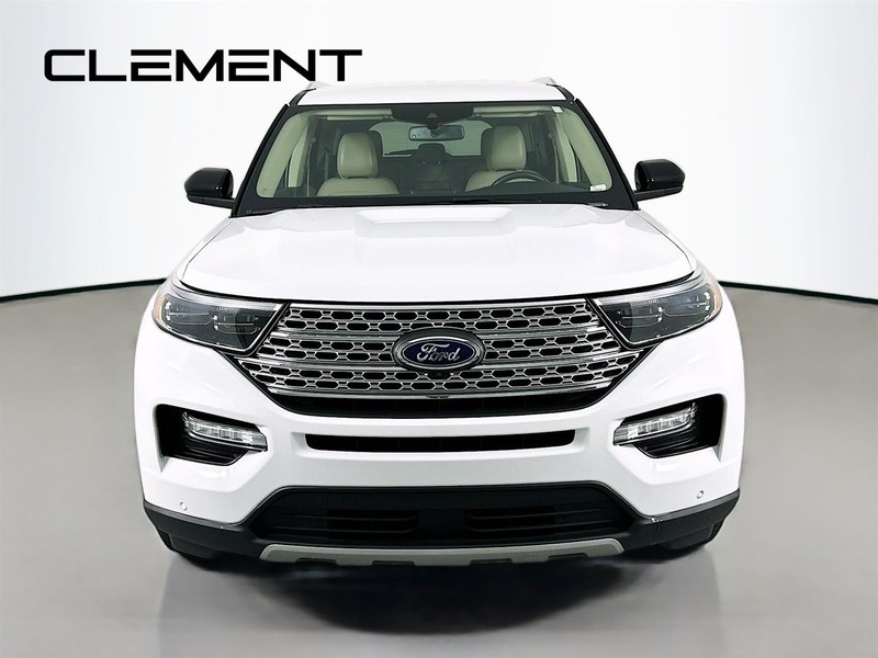 Ford Explorer Vehicle Full-screen Gallery Image 3