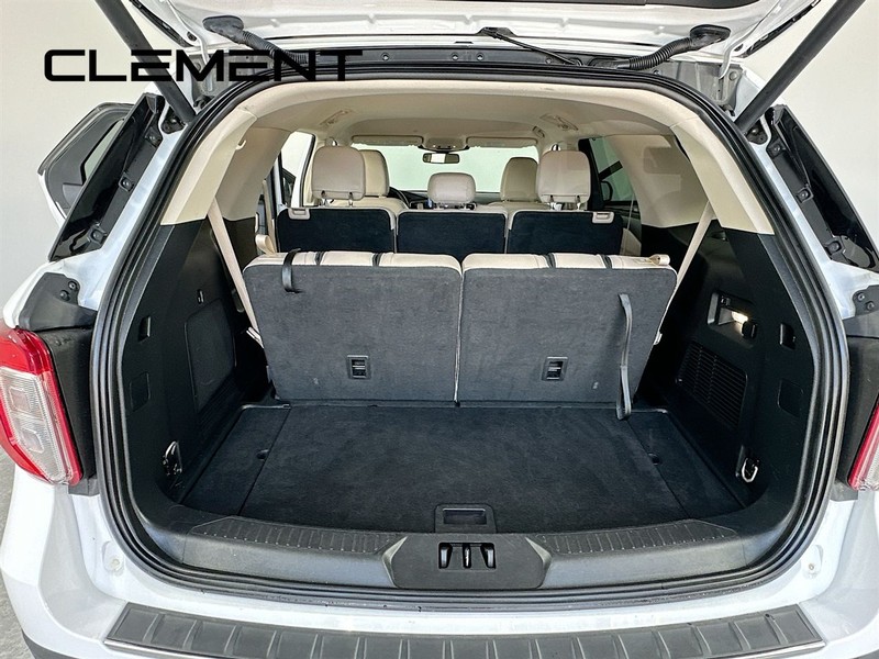 Ford Explorer Vehicle Full-screen Gallery Image 11