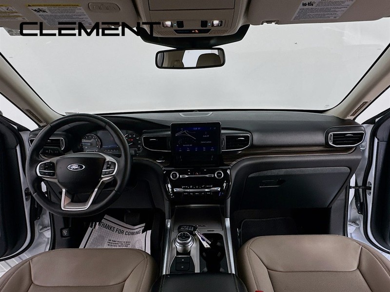 Ford Explorer Vehicle Full-screen Gallery Image 12