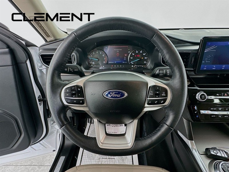 Ford Explorer Vehicle Full-screen Gallery Image 15