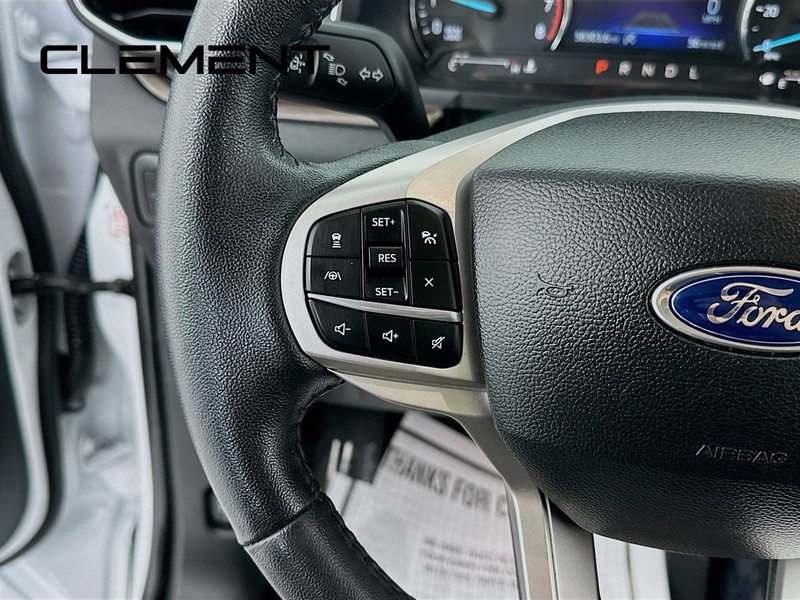Ford Explorer Vehicle Full-screen Gallery Image 16